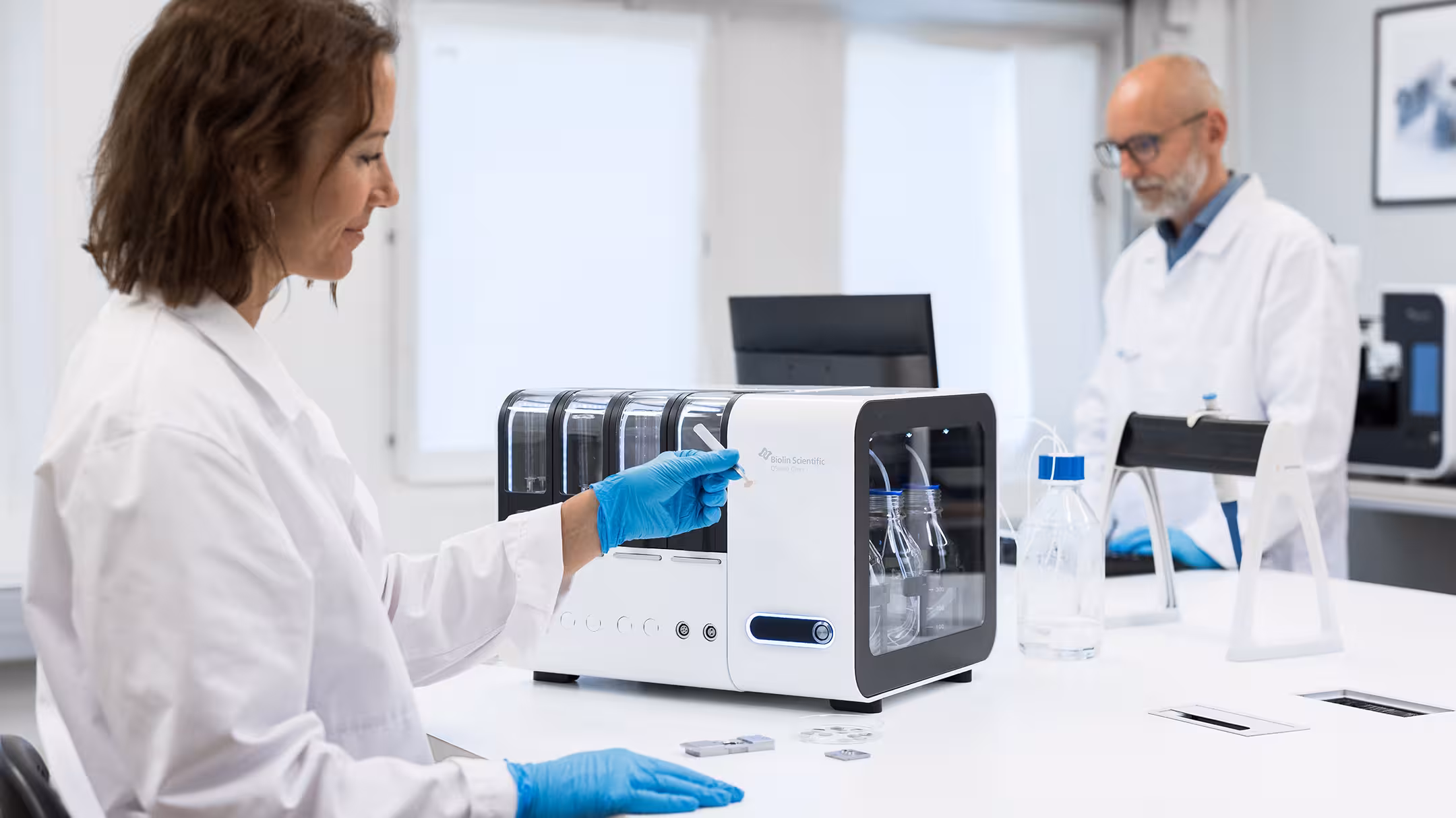 Imagine mood care ilustrează aparatură de laborator.